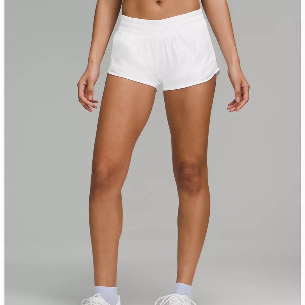 Lululemon Hotty Hot Low Rise 4” shorts